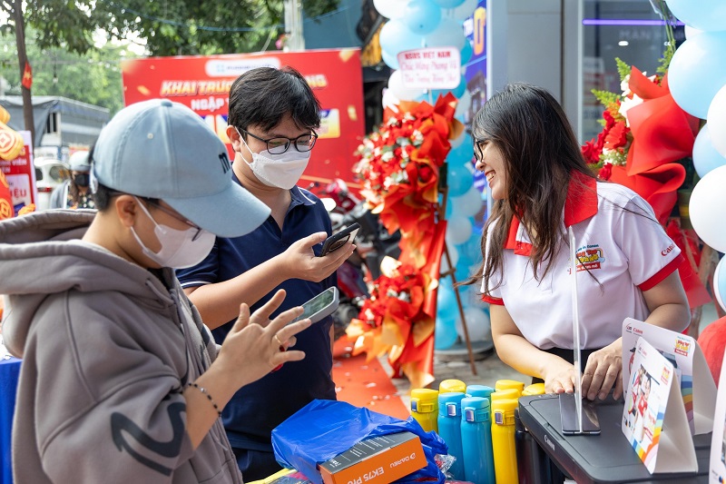 LÊ BẢO MINH ĐỒNG HÀNH CÙNG ĐỐI TÁC PHONG VŨ TẠI LỄ KHAI TRƯƠNG CHI NHÁNH PHAN RANG