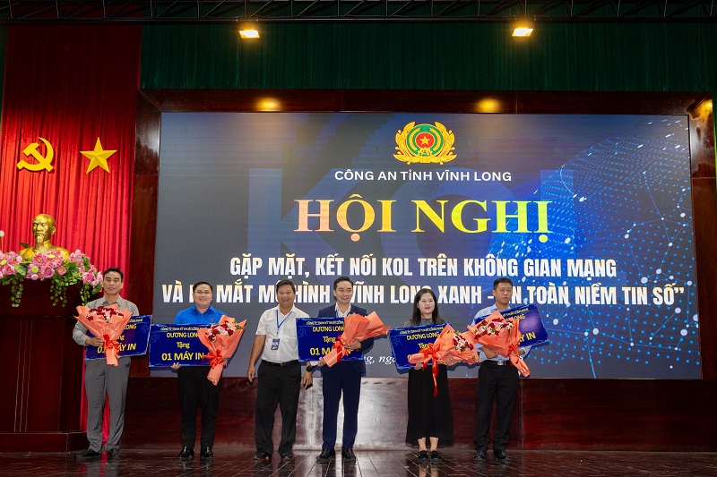 LÊ BẢO MINH ĐỒNG HÀNH CÙNG SỰ KIỆN "VĨNH LONG XANH - AN TOÀN NIỀM TIN SỐ"