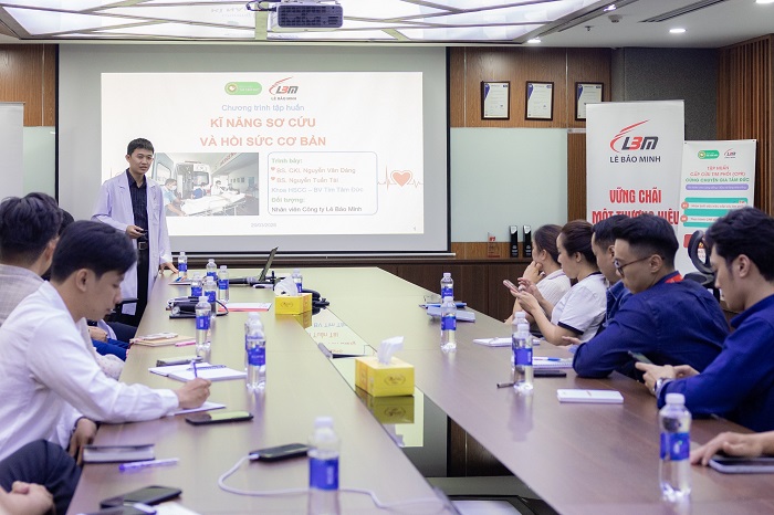 KHÓA HỌC KỸ NĂNG SƠ CỨU VÀ HỒI SỨC CƠ BẢN TỪ BỆNH VIỆN TIM TÂM ĐỨC CÙNG LÊ BẢO MINH