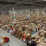 Không gian rộng mênh mông của kho hàng Amazon