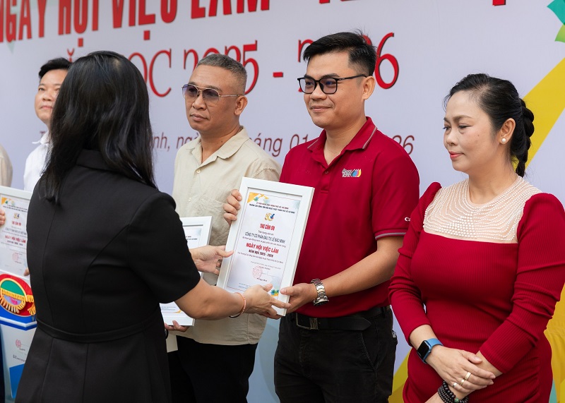 LÊ BẢO MINH ĐỒNG HÀNH CÙNG NGÀY HỘI VIỆC LÀM - TẾT VIỆT CỦA CAO ĐẲNG VĂN HÓA NGHỆ THUẬT TPHCM