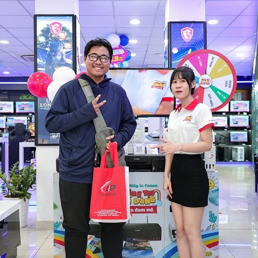 [RECAP] TRẢI NGHIỆM IN ẤN CÙNG LÊ BẢO MINH TẠI SHOWROOM PHONG VŨ NGUYỄN THỊ THẬP