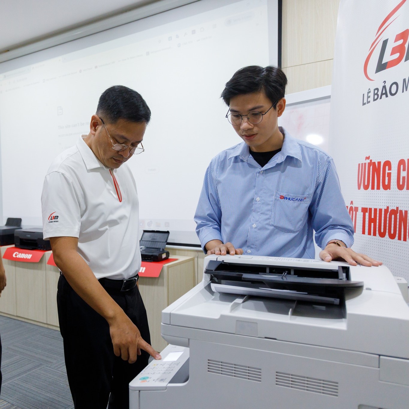 LÊ BẢO MINH VÀ PHÚC ANH ĐÀO TẠO KỸ THUẬT VIÊN MÁY PHOTOCOPY LÊ BẢO MINH VÀ PHÚC ANH ĐÀO TẠO KỸ THUẬT VIÊN MÁY PHOTOCOPY