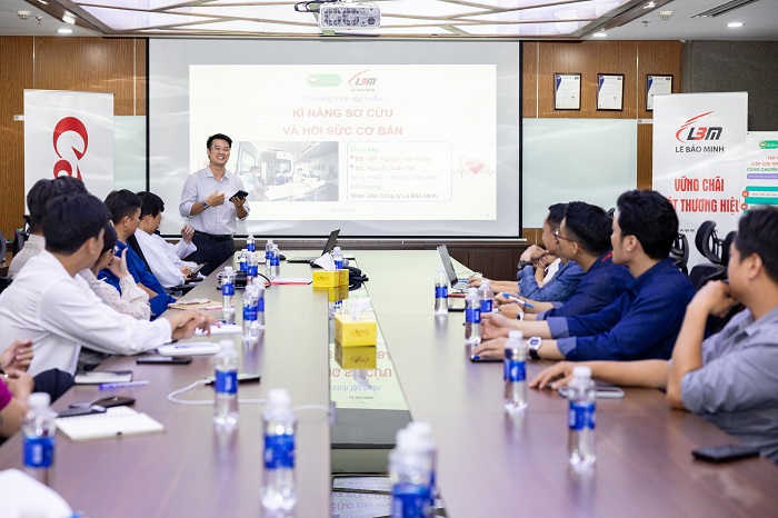 KHÓA HỌC KỸ NĂNG SƠ CỨU VÀ HỒI SỨC CƠ BẢN TỪ BỆNH VIỆN TIM TÂM ĐỨC CÙNG LÊ BẢO MINH