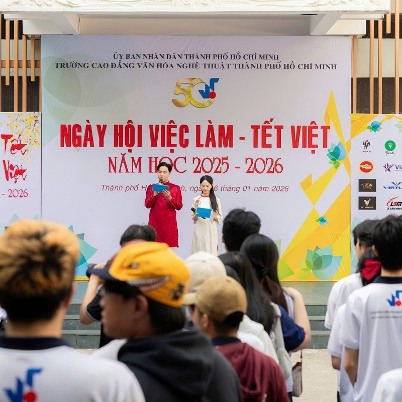 LÊ BẢO MINH ĐỒNG HÀNH CÙNG NGÀY HỘI VIỆC LÀM – TẾT VIỆT CỦA CAO ĐẲNG VĂN HÓA NGHỆ THUẬT TPHCM