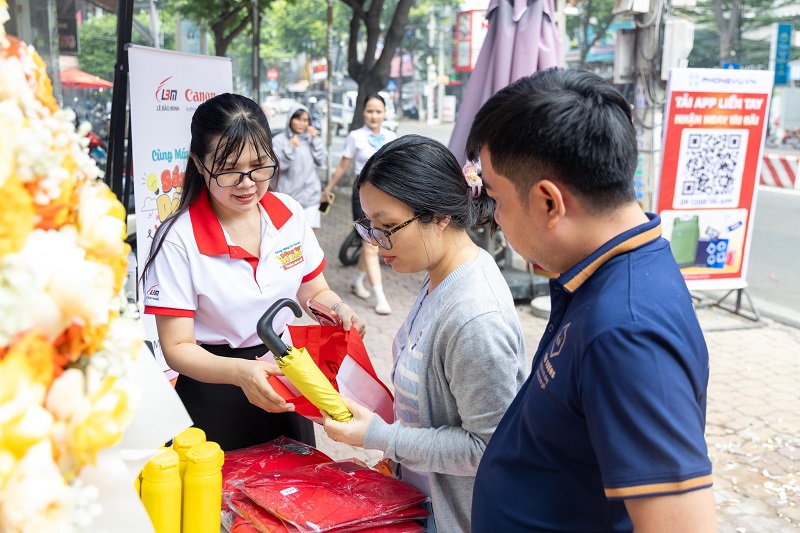 LÊ BẢO MINH ĐỒNG HÀNH CÙNG ĐỐI TÁC PHONG VŨ TẠI LỄ KHAI TRƯƠNG CHI NHÁNH PHAN RANG