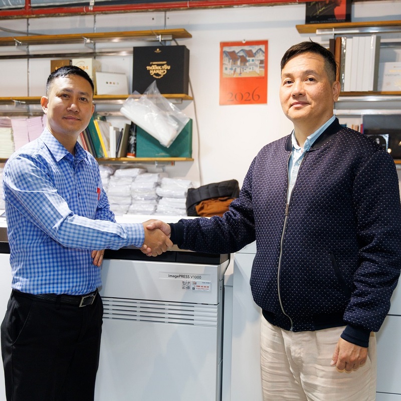 LÊ BẢO MINH HÂN HẠNH BÀN GIAO HỆ THỐNG IN SẢN XUẤT CANON IMAGEPRESS V1000 TỚI ĐỐI TÁC PRINTOPIA