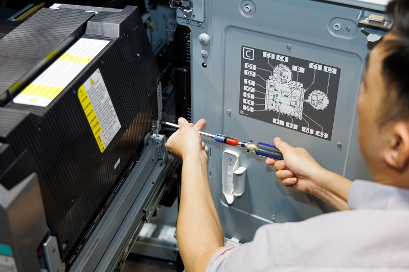 LÊ BẢO MINH HÂN HẠNH BÀN GIAO HỆ THỐNG IN SẢN XUẤT CANON IMAGEPRESS V1000 TỚI ĐỐI TÁC PRINTOPIA