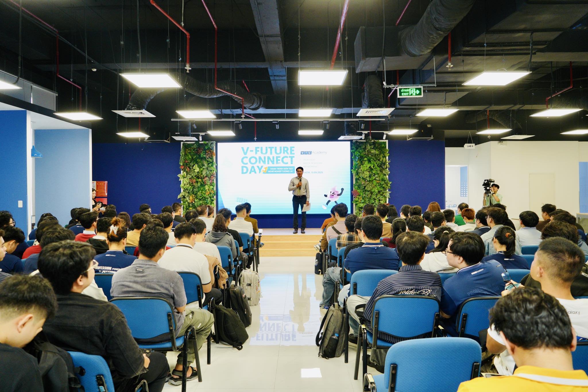 LÊ BẢO MINH TẠI SỰ KIỆN V-FUTURE CONNECT DAY