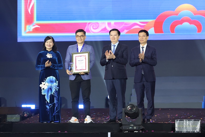 VINH DANH NHÂN VIÊN ĐẠT THÀNH TÍCH XUẤT SẮC TẠI GIẢI THƯỞNG "VIỆT NAM HẠNH PHÚC - HAPPY VIETNAM 2025"