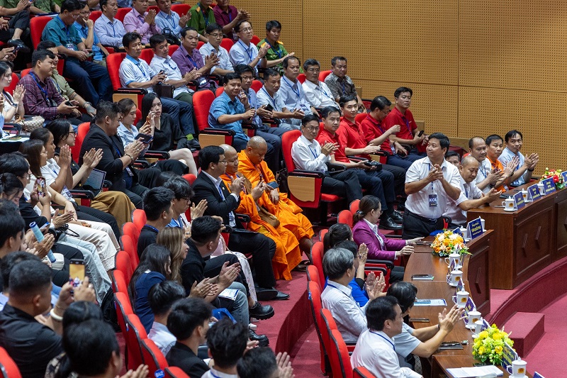 LÊ BẢO MINH ĐỒNG HÀNH CÙNG SỰ KIỆN "VĨNH LONG XANH - AN TOÀN NIỀM TIN SỐ"