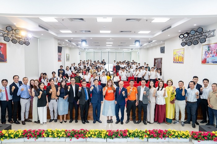 LÊ BẢO MINH ĐỒNG HÀNH CÙNG FIT CAREER DAY 2026 - KẾT NỐI CƠ HỘI CHO NHÂN LỰC CÔNG NGHỆ TƯƠNG LAI