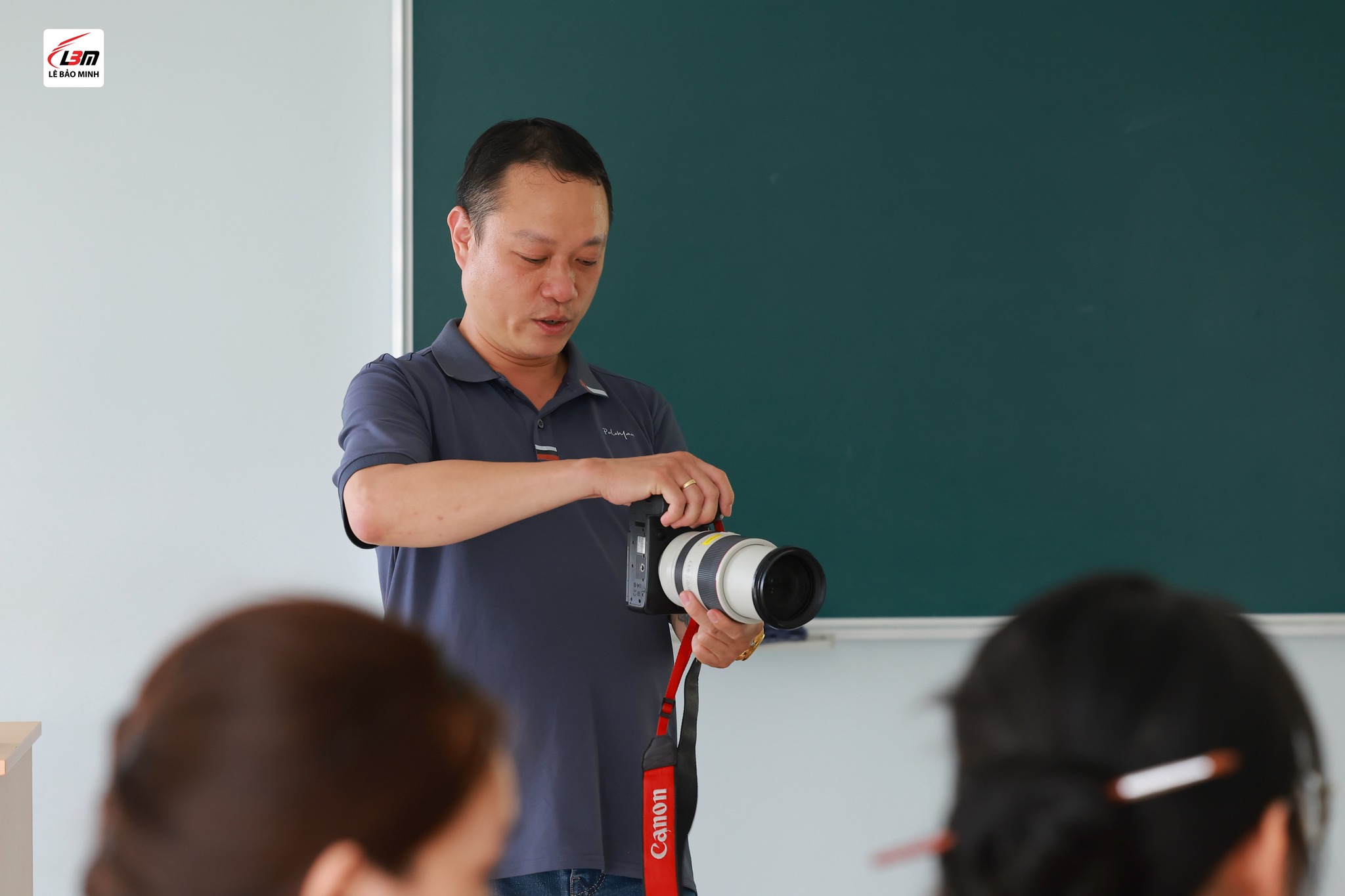 LÊ BẢO MINH MANG ĐẾN ĐẠI HỌC THƯƠNG MẠI  KHÓA HỌC NHIẾP ẢNH CƠ BẢN