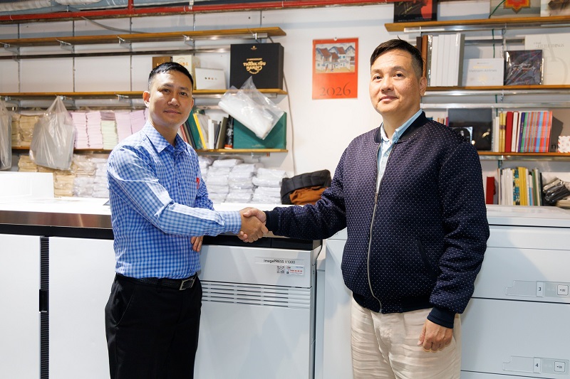 LÊ BẢO MINH HÂN HẠNH BÀN GIAO HỆ THỐNG IN SẢN XUẤT CANON IMAGEPRESS V1000 TỚI ĐỐI TÁC PRINTOPIA