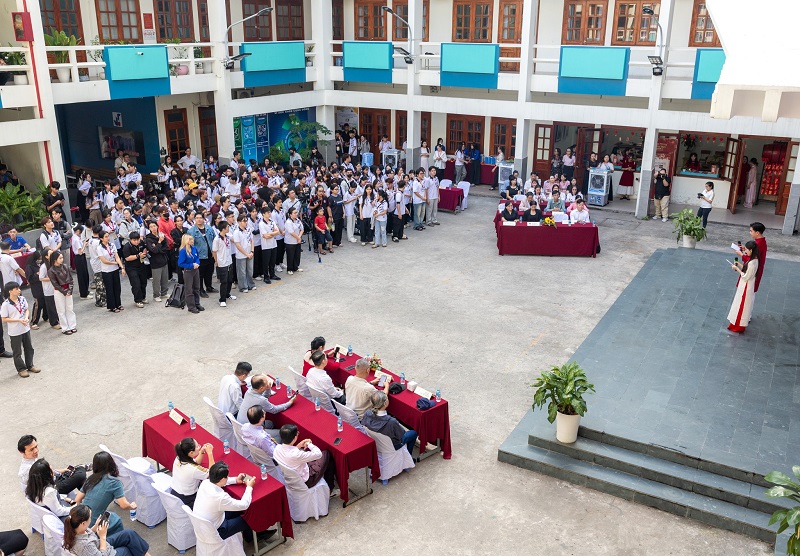 LÊ BẢO MINH ĐỒNG HÀNH CÙNG NGÀY HỘI VIỆC LÀM - TẾT VIỆT CỦA CAO ĐẲNG VĂN HÓA NGHỆ THUẬT TPHCM