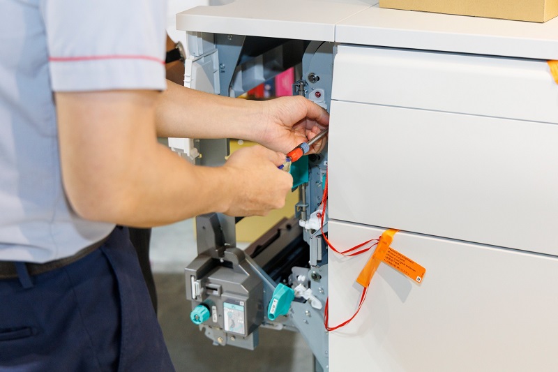 LÊ BẢO MINH HÂN HẠNH BÀN GIAO HỆ THỐNG IN SẢN XUẤT CANON IMAGEPRESS V1000 TỚI ĐỐI TÁC PRINTOPIA