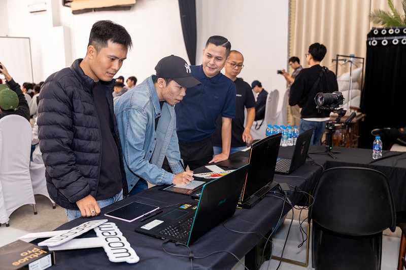 LÊ BẢO MINH TẠI WORKSHOP "BẮT TRỌN TỪNG SẮC ĐỘ, THỂ HIỆN CẢM XÚC TRONG HÌNH ẢNH"